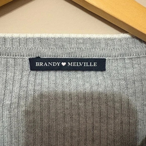 Brandy Melville Women's V-Neck Cropped Sweater Top Gray One Size - Picture 3 of 4